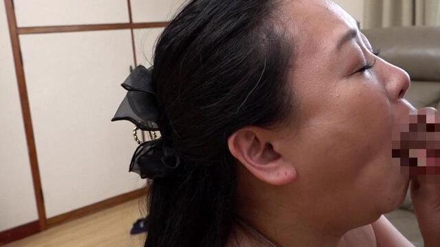 近親相姦五十路母の巨大弾力尻に異常興奮…巨乳揉みしだき卑猥尻貪り尽くす禁断快楽♡