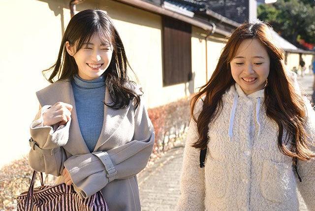 姉の巨乳誘惑に負け彼女の横で逆NTRセックス…温泉旅行で禁断ハメに抗えず中出し連発の背徳地獄！