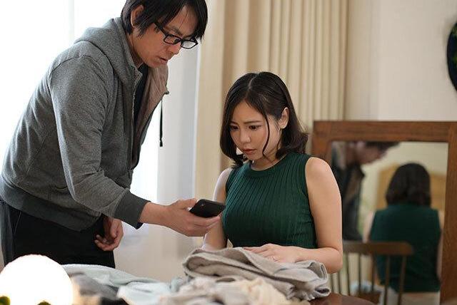 寝取られ願望夫が美人妻を串刺し輪姦…深奥突き犯され恍惚絶頂連発の中出し快楽に抗えずメス堕ち無念♡