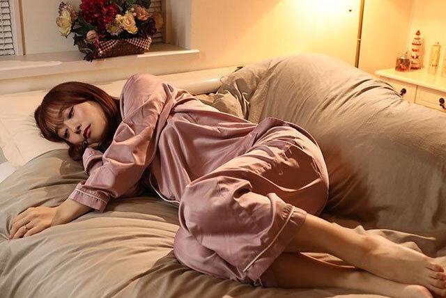 雨宿り家出少年を拾った欲求不満人妻が禁断躾け…言いなりオナペット化で中出し連発の背徳アクメ♡