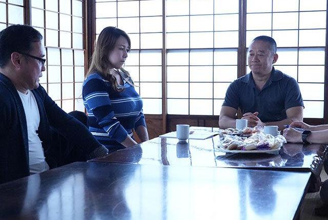 町内会オヤジ共に犯される爆乳ママ…完熟むちむちボディに猛り狂った欲望を叩き込まれて性処理玩具堕ち♡