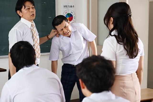 最後の夏休み憧れ女教師と二人きり…補習サボり保健室で汗だく禁断関係に堕ちて求め合う幸せな時間！