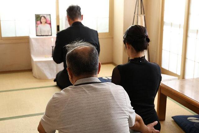 上司の妻死亡事故の罪悪感に苛まれ凌辱奉仕の美人妻…逆らえない快楽の間で中出しアクメに理性崩壊の背徳地獄！