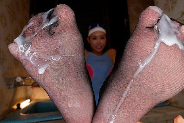 上から目線で支配される黒スト美脚遊戯…M男チンポを挑発し濃厚エロスの旋律で鳴いて悦ぶ非日常の官能世界に誘う♡