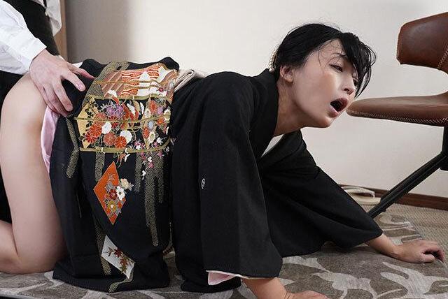 披露宴前夜に婿の歪んだ欲望で犯された美人母…宴中狙われの性に溺れる最低女♡